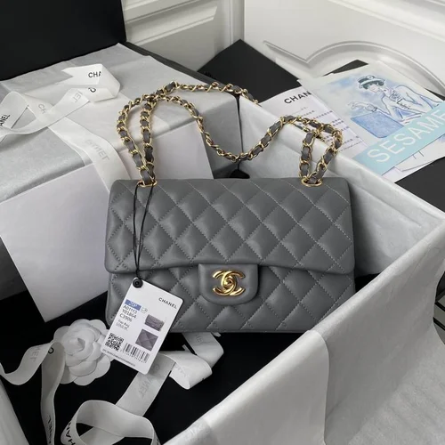 Chanel Original Classic Flap CF Medium Authentic Caviar Luxury