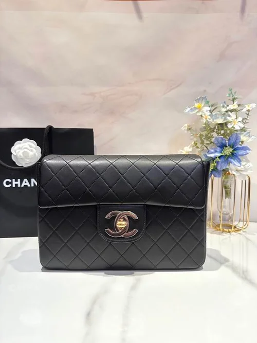 Chanel Original Classic Flap CF Medium Authentic Caviar Luxury