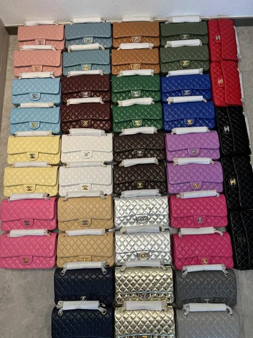 Chanel Original Classic Flap CF Medium Authentic Caviar Luxury