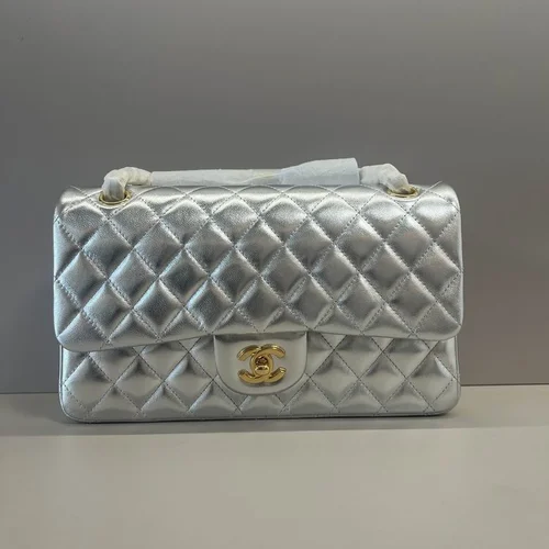 Chanel Original Classic Flap CF Medium Authentic Caviar Luxury