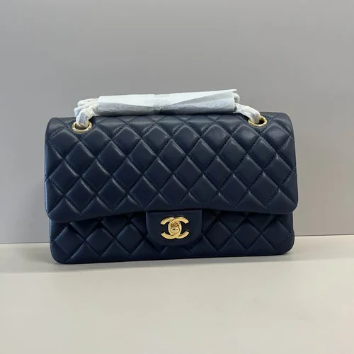 Chanel Original Classic Flap CF Medium Authentic Caviar Luxury