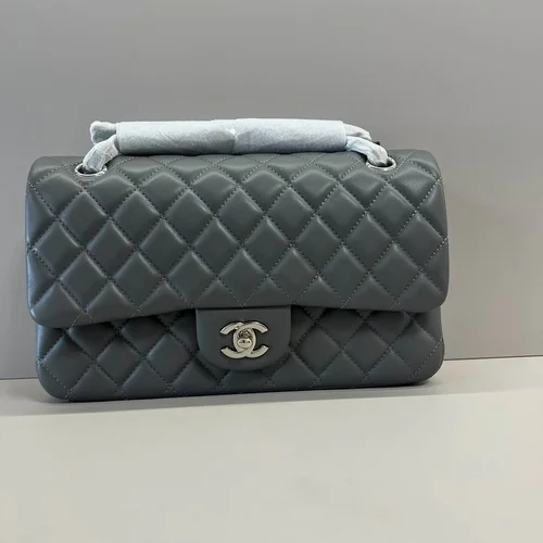 Chanel Original Classic Flap CF Medium Authentic Caviar Luxury