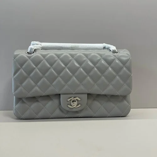 Chanel Original Classic Flap CF Medium Authentic Caviar Luxury