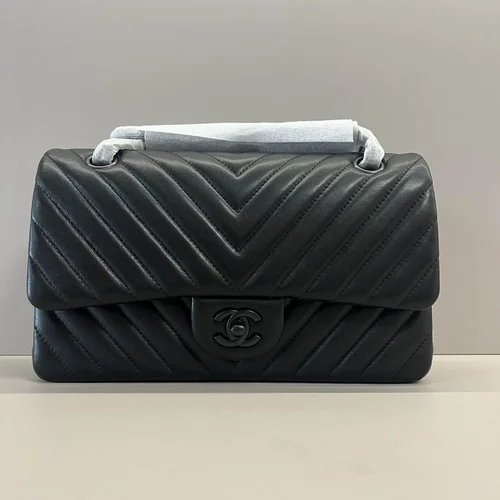 Chanel Original Classic Flap CF Medium Authentic Caviar Luxury