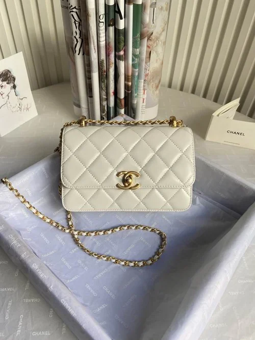 Chanel Original Classic Flap CF Medium Authentic Caviar Luxury