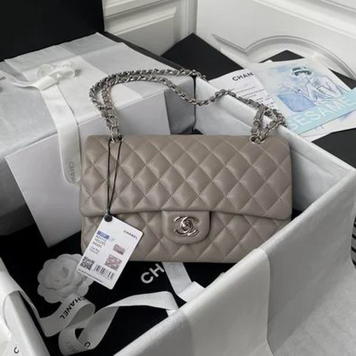 Chanel Original Classic Flap CF Medium Authentic Caviar Luxury