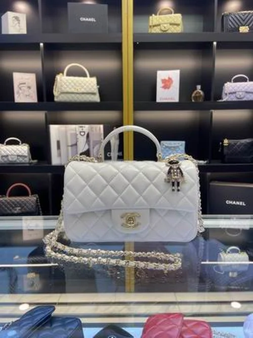 Chanel Original Classic Flap CF Medium Authentic Caviar Luxury