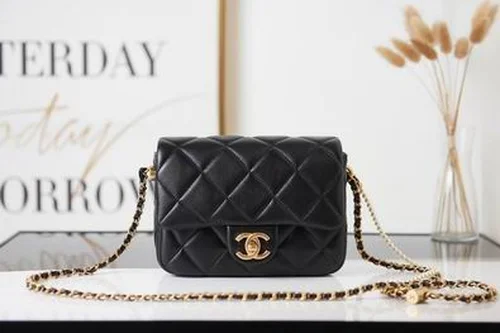 Chanel Original Classic Flap CF Medium Authentic Caviar Luxury