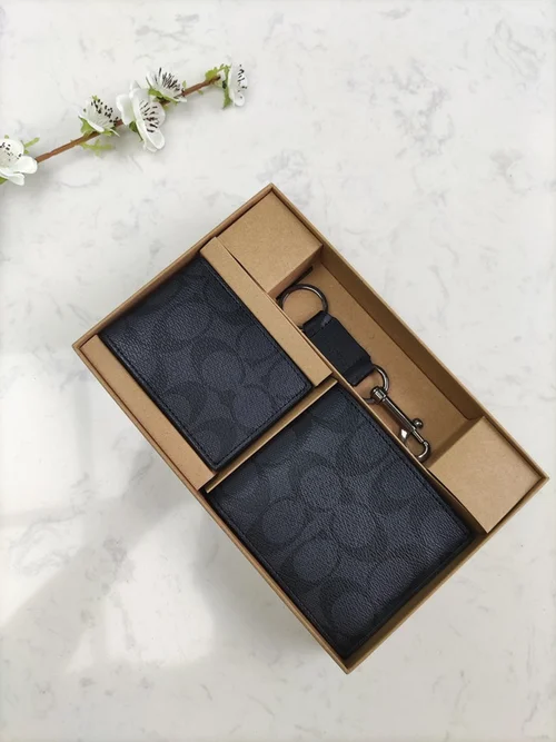 11 Coach Women's Wallet Luxury Leather Bifold Designer