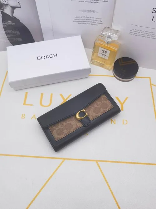 11 Coach Women's Wallet Luxury Leather Bifold Designer