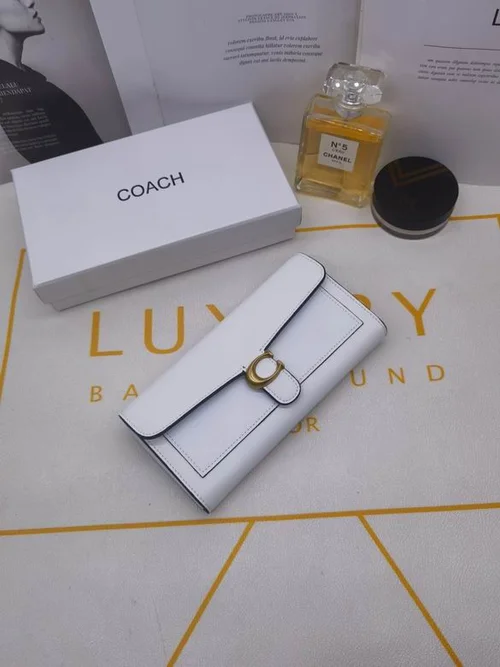 11 Coach Women's Wallet Luxury Leather Bifold Designer