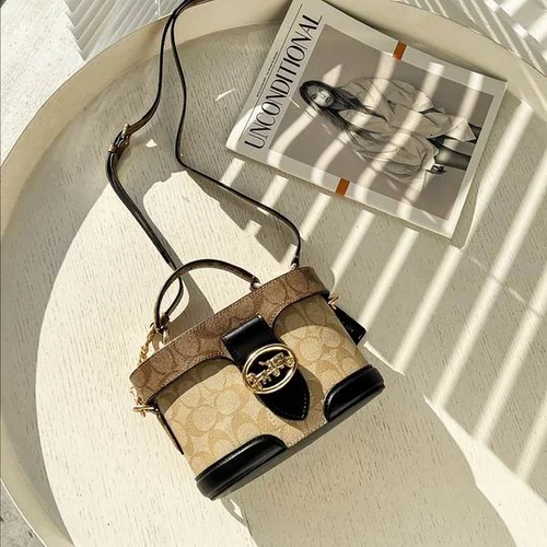 11 Coach Makeup Cosmetic Pouch Bag Women Luxury Vanity