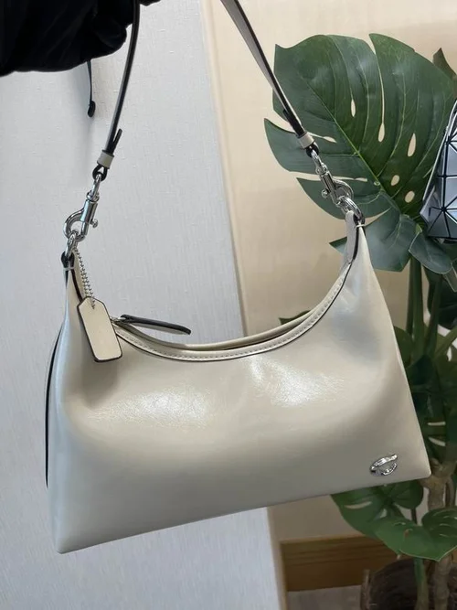 11 Coach Underarm Bag Small Women Luxury Leather Designer