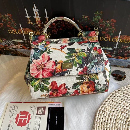 11 Dolce & Gabbana Women's Handbag Medium Luxury Leather Designer