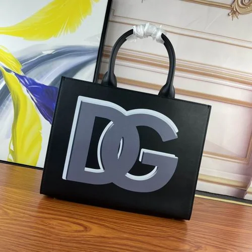 11 Dolce & Gabbana Women's Handbag Medium Luxury Leather Designer