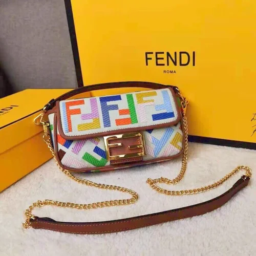 11 Fendi Women's Shoulder Bags Medium Luxury Leather Designer