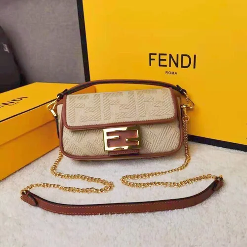 11 Fendi Women's Shoulder Bags Medium Luxury Leather Designer