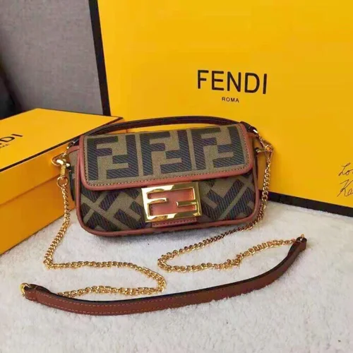 11 Fendi Women's Shoulder Bags Medium Luxury Leather Designer