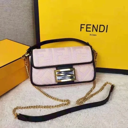 11 Fendi Women's Shoulder Bags Medium Luxury Leather Designer