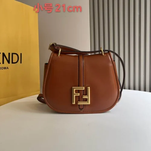 11 Fendi Women's Shoulder Bags Medium Luxury Leather Designer
