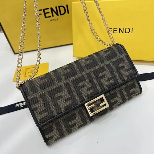 11 Fendi Women's Shoulder Bags Medium Luxury Leather Designer