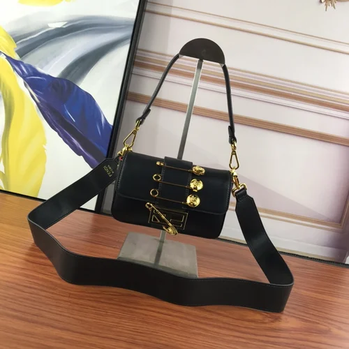 11 Fendi Women's Shoulder Bags Medium Luxury Leather Designer