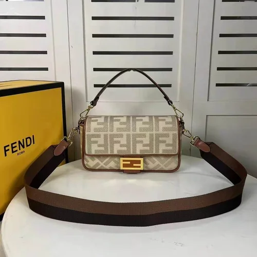 11 Fendi Women's Shoulder Bags Medium Luxury Leather Designer