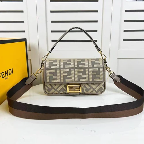 11 Fendi Women's Shoulder Bags Medium Luxury Leather Designer
