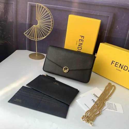 11 Fendi Women's Shoulder Bags Medium Luxury Leather Designer