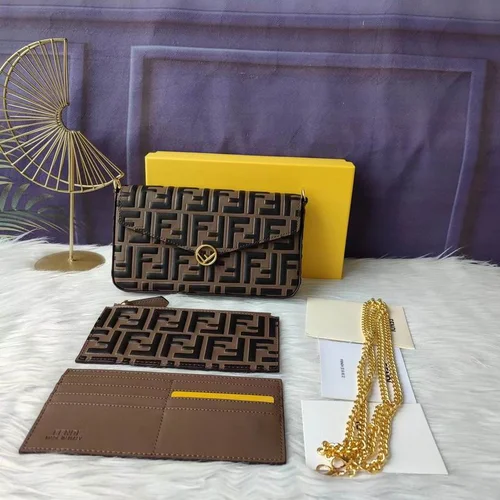 11 Fendi Women's Shoulder Bags Medium Luxury Leather Designer