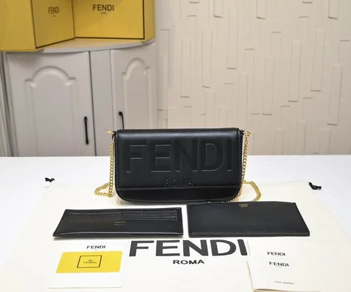 11 Fendi Women's Shoulder Bags Medium Luxury Leather Designer