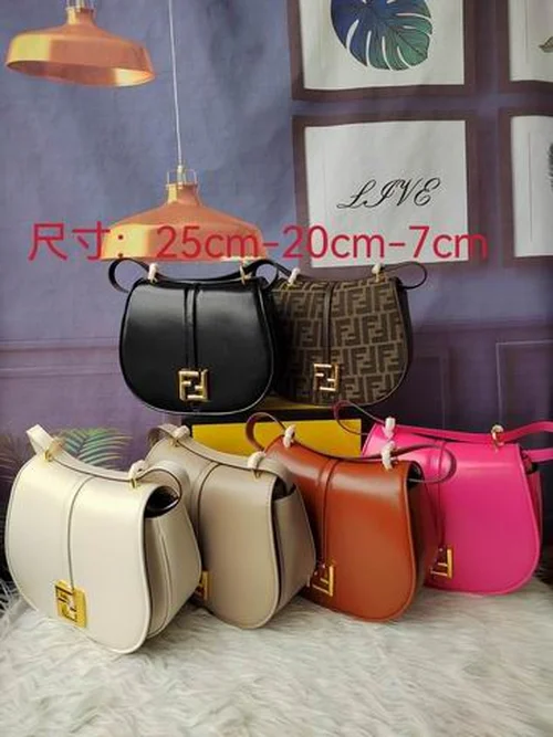 11 Fendi Women's Shoulder Bags Medium Luxury Leather Designer