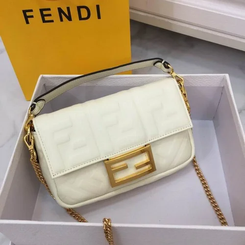 11 Fendi Women's Shoulder Bags Medium Luxury Leather Designer