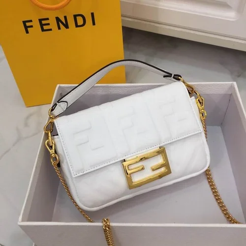 11 Fendi Women's Shoulder Bags Medium Luxury Leather Designer