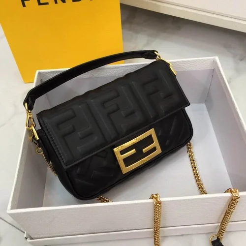 11 Fendi Women's Shoulder Bags Medium Luxury Leather Designer