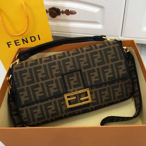 11 Fendi Women's Shoulder Bags Medium Luxury Leather Designer