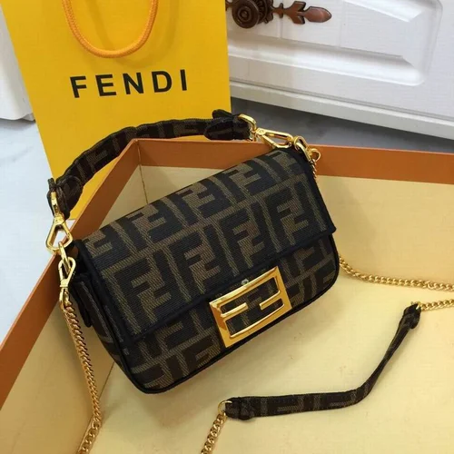 11 Fendi Women's Shoulder Bags Medium Luxury Leather Designer