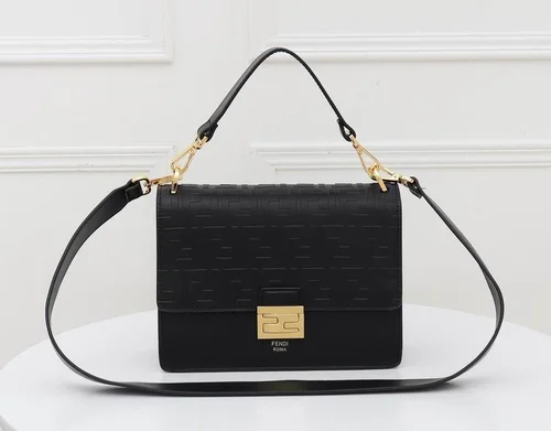 11 Fendi Women's Shoulder Bags Medium Luxury Leather Designer