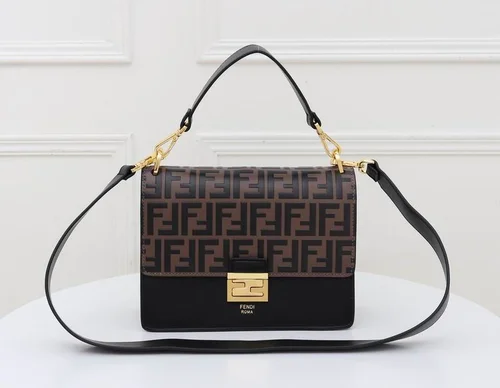 11 Fendi Women's Shoulder Bags Medium Luxury Leather Designer