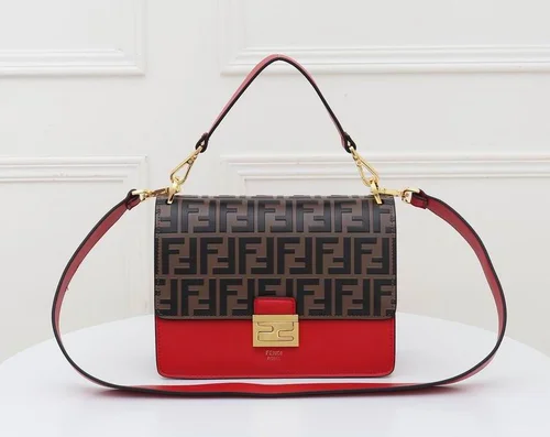 11 Fendi Women's Shoulder Bags Medium Luxury Leather Designer