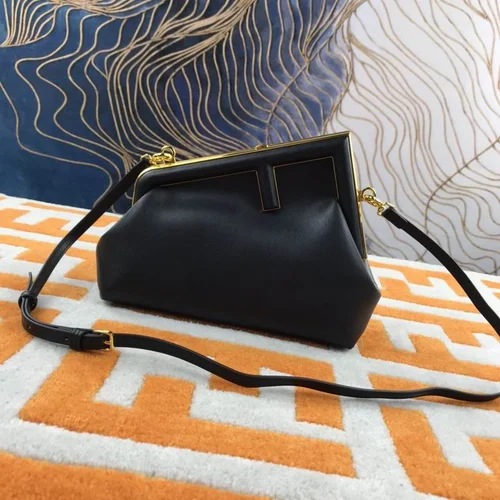 11 Fendi Women's Shoulder Bags Medium Luxury Leather Designer