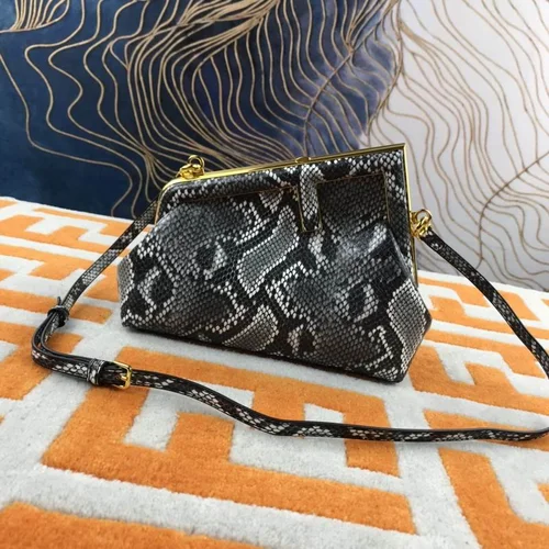 11 Fendi Women's Shoulder Bags Medium Luxury Leather Designer