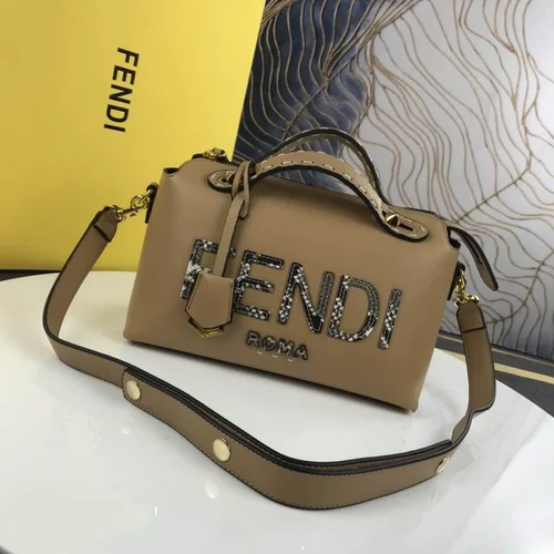 11 Fendi Women's Shoulder Bags Medium Luxury Leather Designer