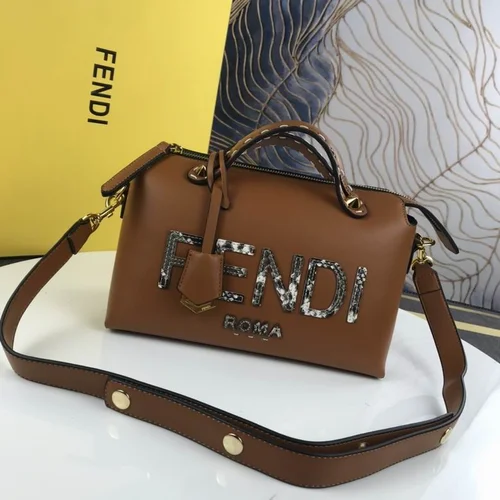 11 Fendi Women's Shoulder Bags Medium Luxury Leather Designer