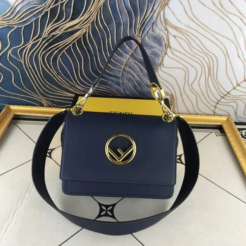 11 Fendi Women's Shoulder Bags Medium Luxury Leather Designer