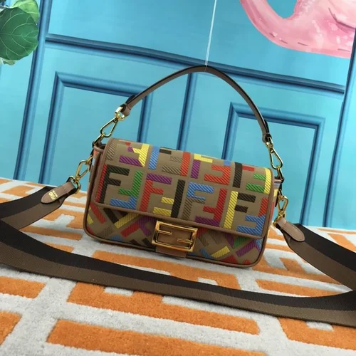 11 Fendi Women's Shoulder Bags Medium Luxury Leather Designer