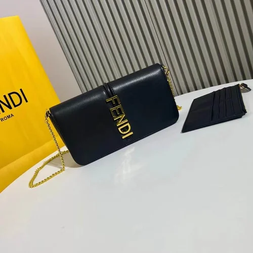 11 Fendi Women's Shoulder Bags Medium Luxury Leather Designer