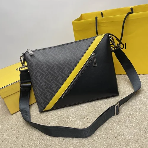 11 Fendi Women's Shoulder Bags Medium Luxury Leather Designer