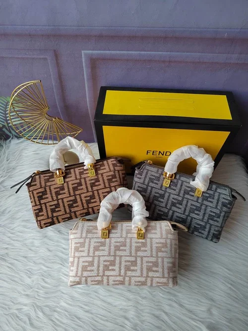 11 Fendi Women's Handbag Medium Luxury FF Canvas Designer