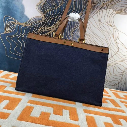 11 Fendi Women's Handbag Medium Luxury FF Canvas Designer